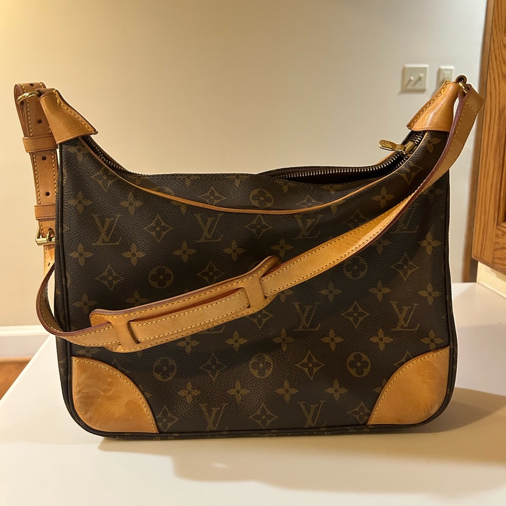 Louis Vuitton Crossbody/Shoulder bag